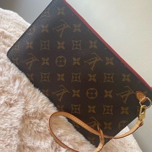 Louis Vuitton neverfull pouch